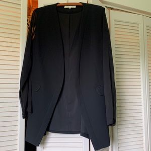 Worn once! Stylish longer blazer.